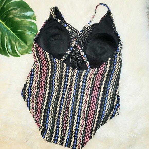 Time and Tru Women's Ikat Stripe V-neck One-piece - Picture 4 of 4